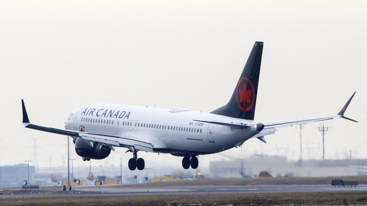 Enfermée Une Se Dans Vide Passagère Un Complètement Réveille Avion dtsQrh